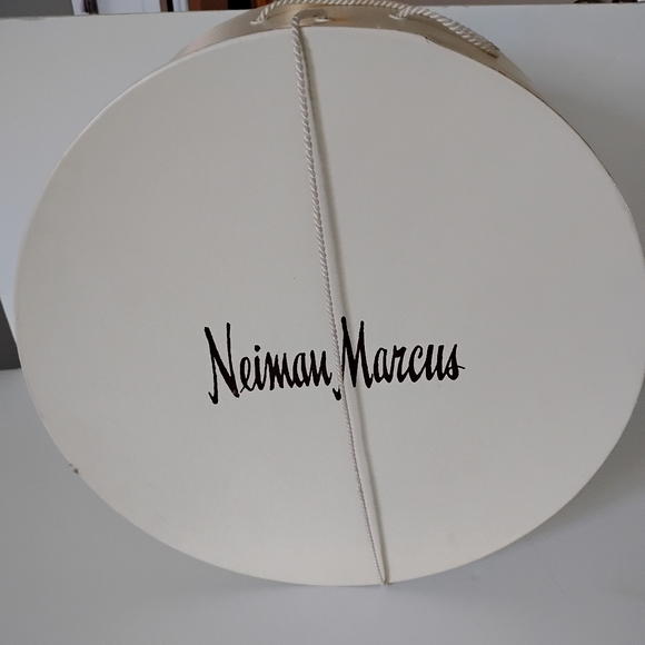 Neiman Marcus Vintage Hat Box 1940s 1950s Movie Prop - Picture 4 of 14